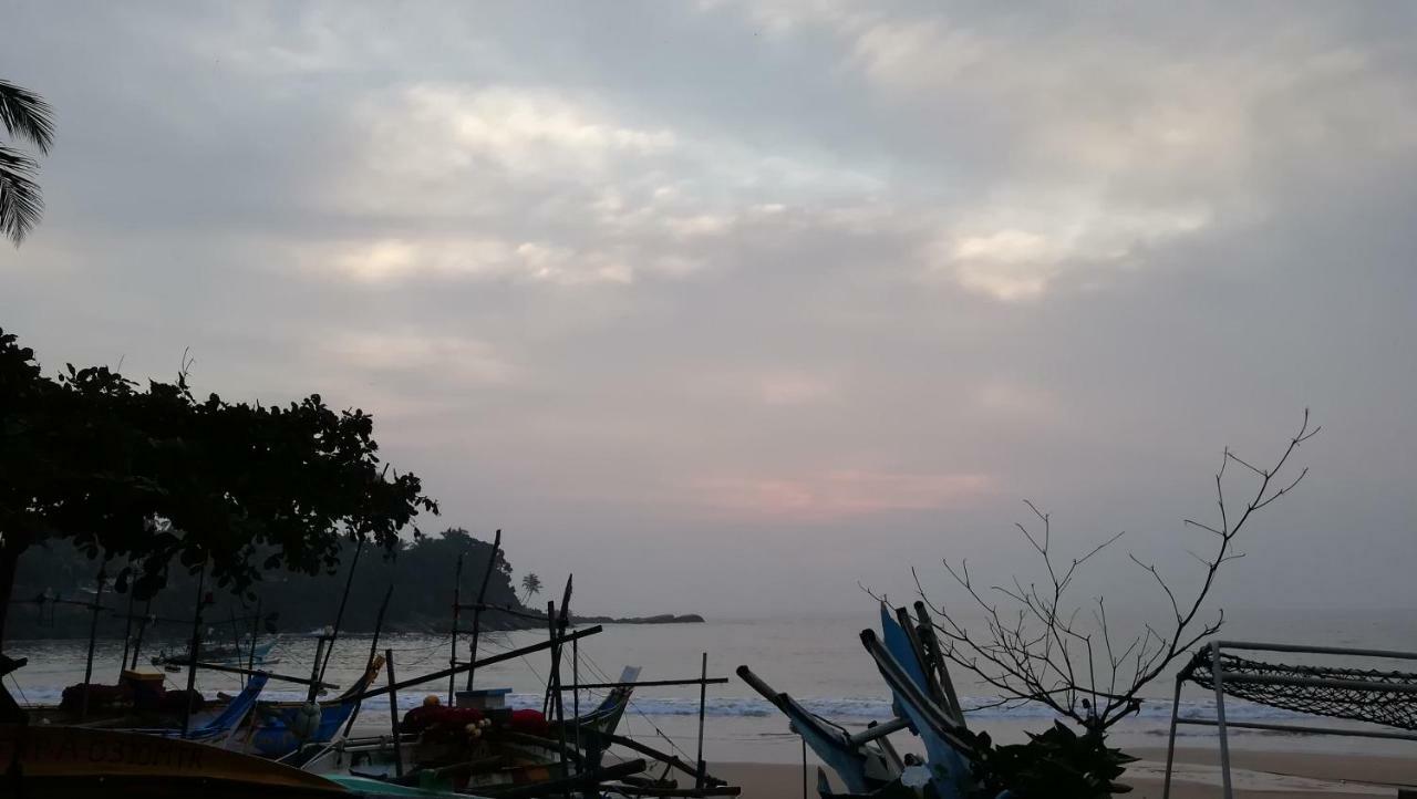 Kiralawella Beach Inn マータラ エクステリア 写真